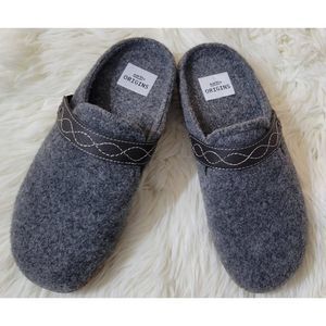 Earth Origins Aurora Janet Size 8.5 Slip On Clogs